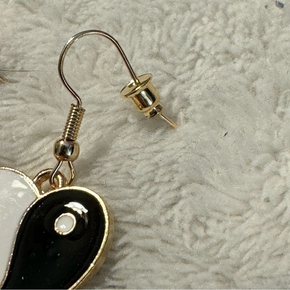 Beautiful Earrings - Picture 4 of 4